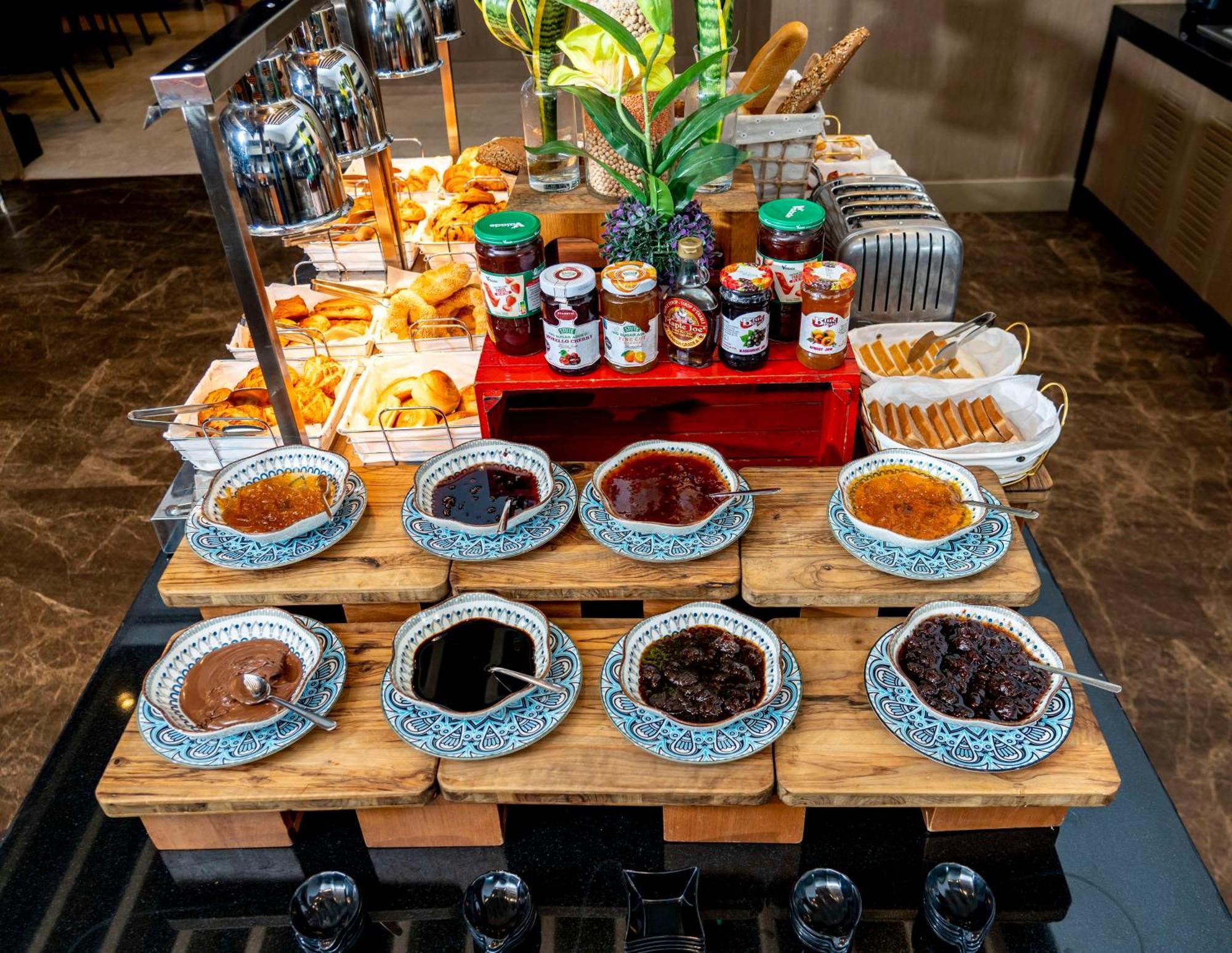 Radisson Blu Hotel & Conference Center, Niamey Ngoại thất bức ảnh